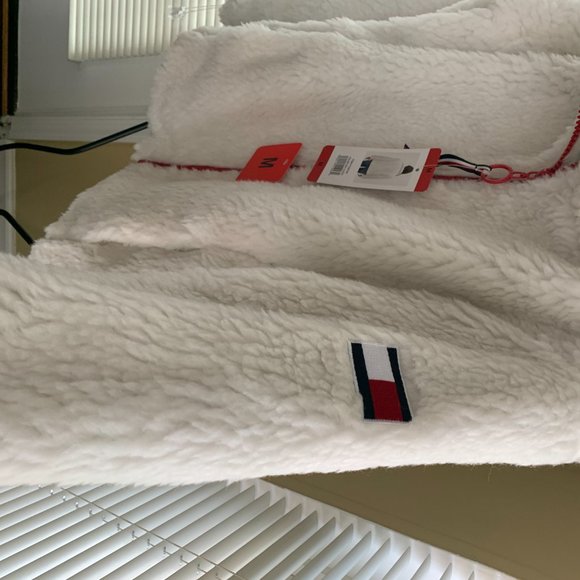 NWT Tommy Hilfiger Zip Faux Fur Zipped Jacket (warm for winter months) - Picture 3 of 16